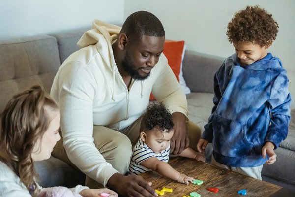 Quels sont les signes précoces de développement cognitif chez les bébés?